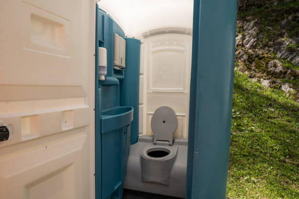 Best Porta potty delivery and setup  in Belleair, FL